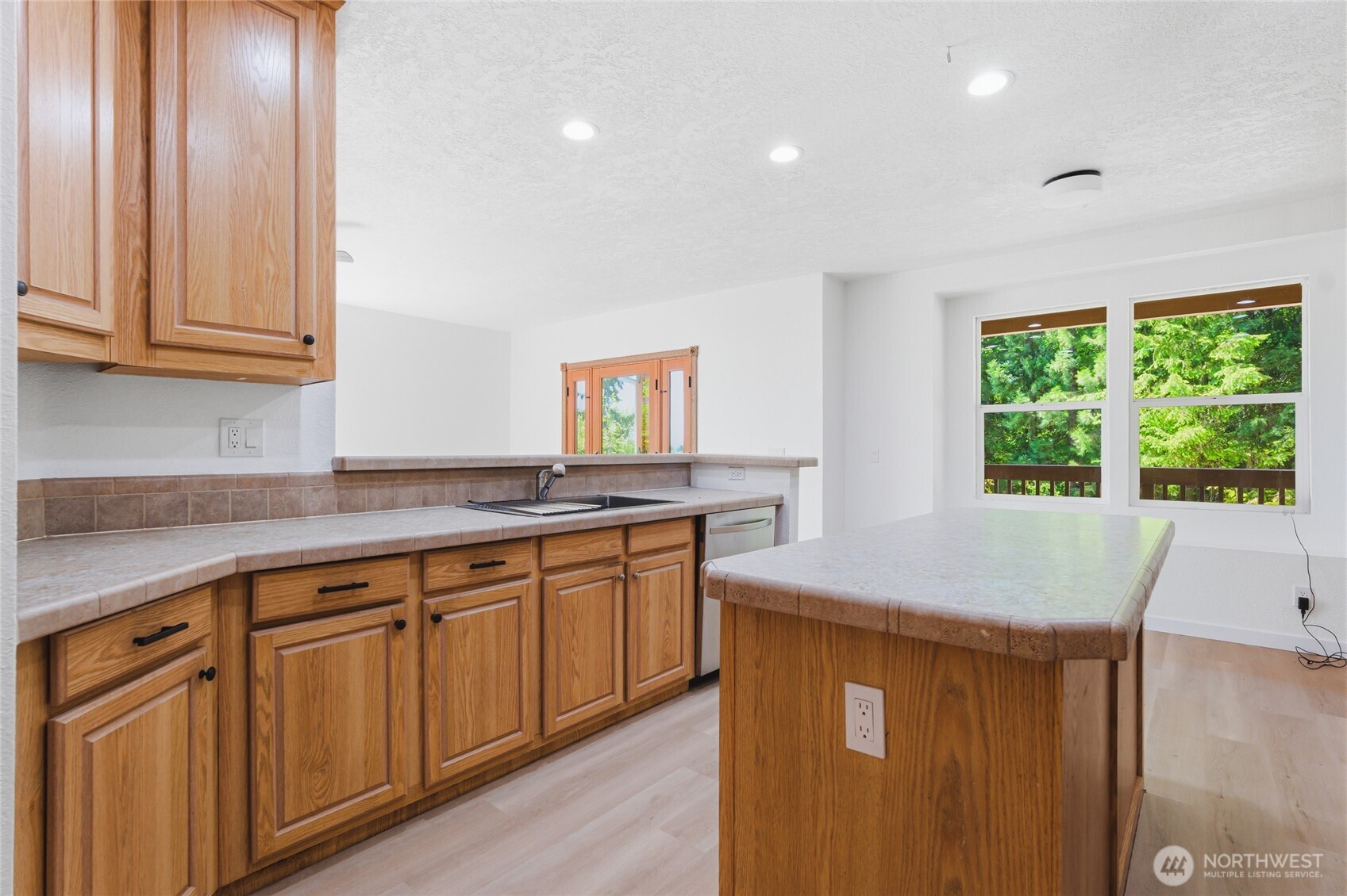 3939 Black Lake Boulevard Property Photo 14