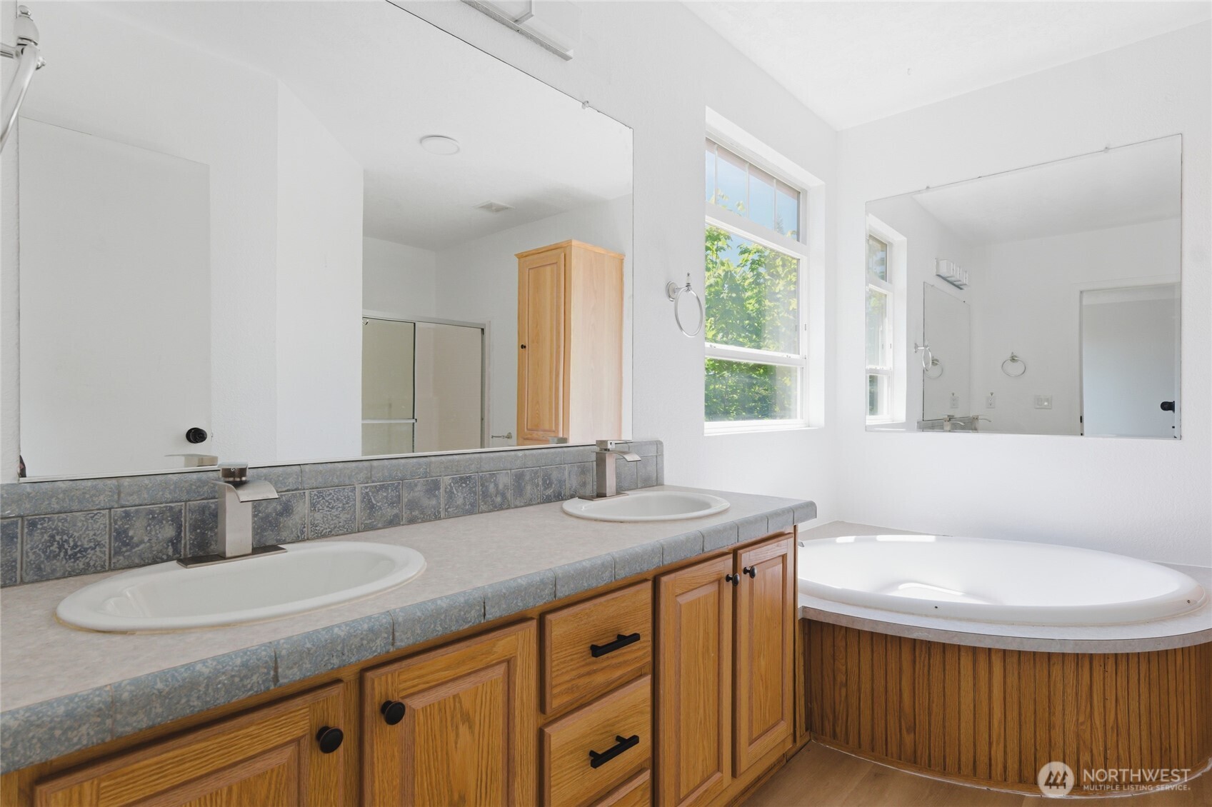 3939 Black Lake Boulevard Property Photo 21
