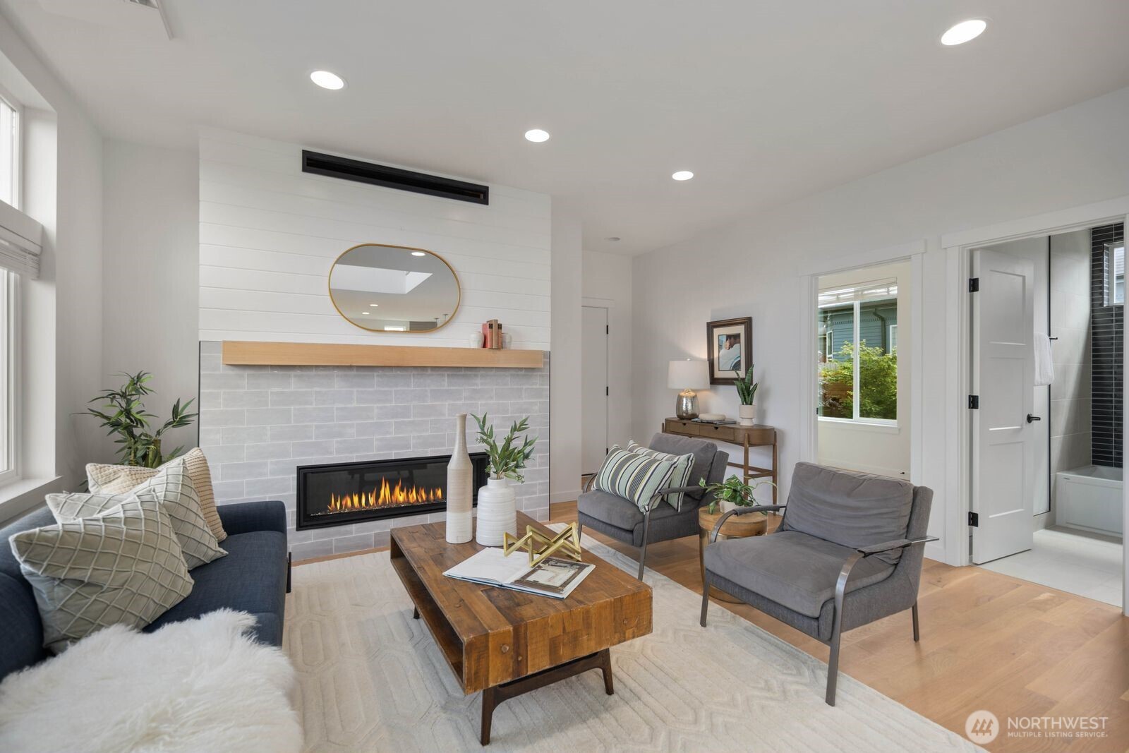 6103 S Norfolk Street Property Photo 3