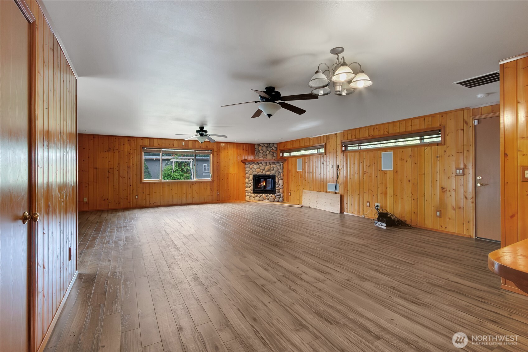 9209 Deers Tongue Cir W Property Photo 8