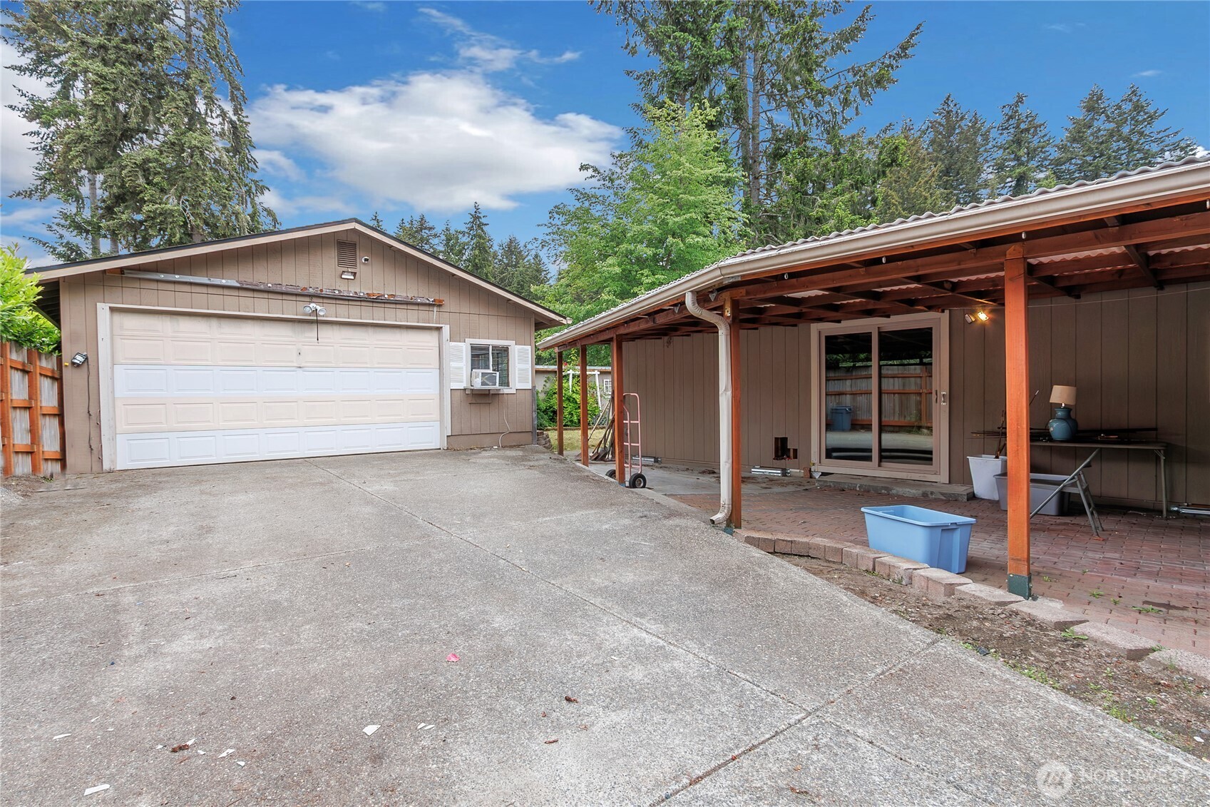9209 Deers Tongue Cir W Property Photo 15