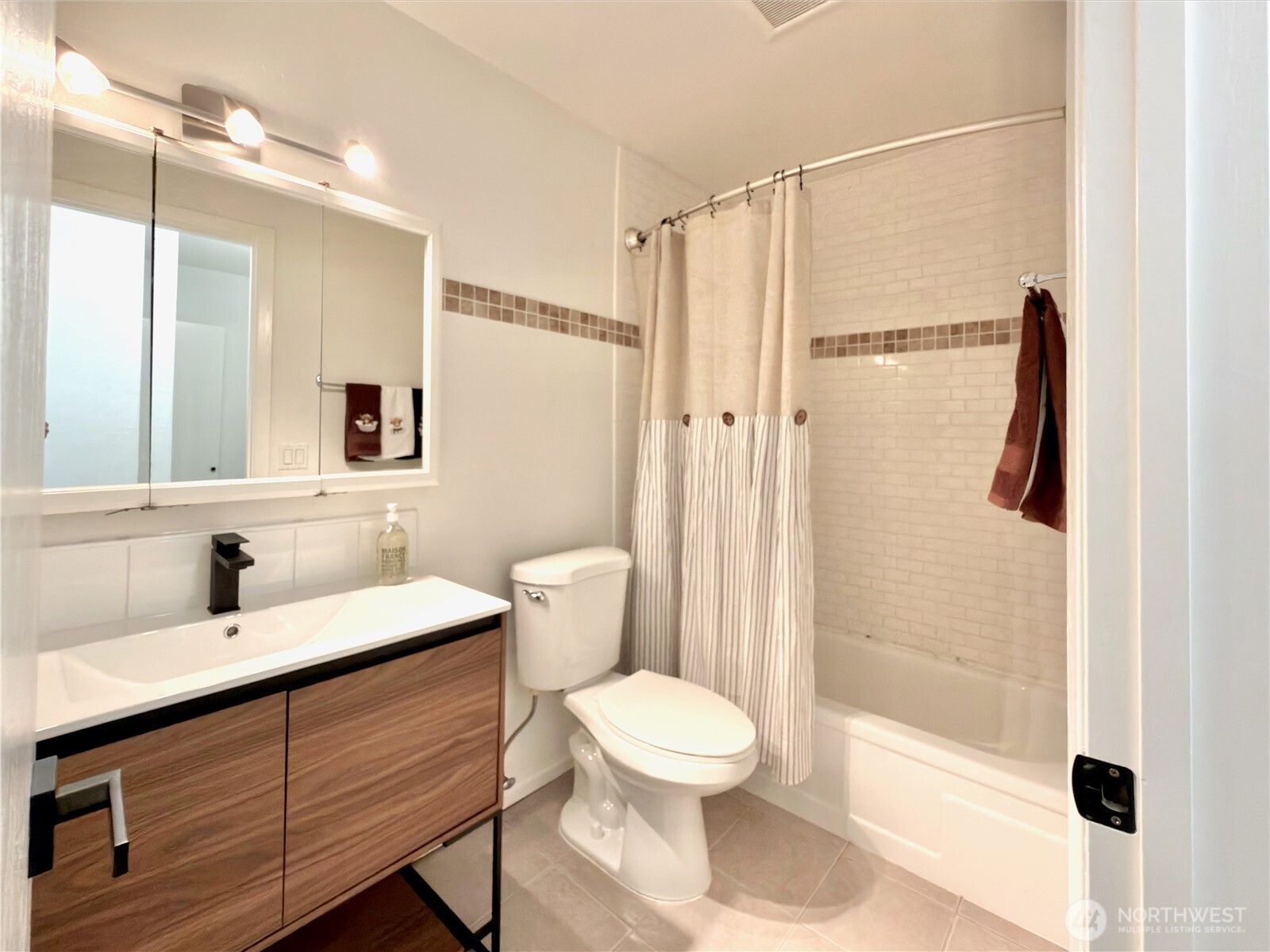 5834 Ne 75th Street B202 Property Photo 15