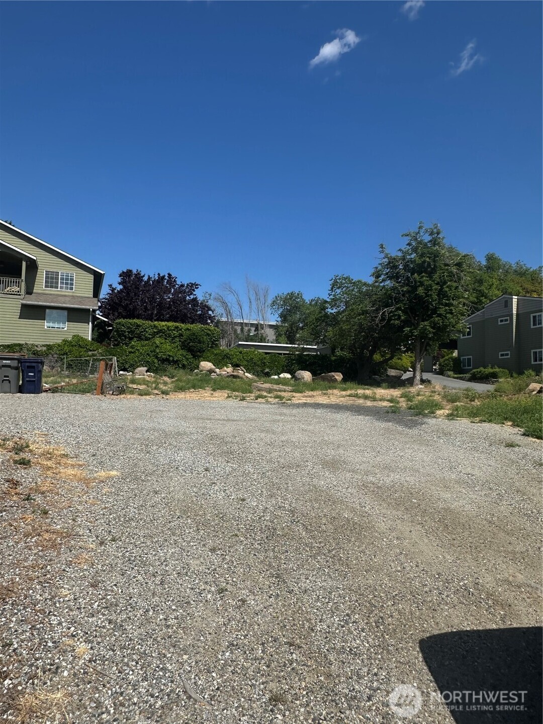 1007 N Baker Ave Property Photo 2
