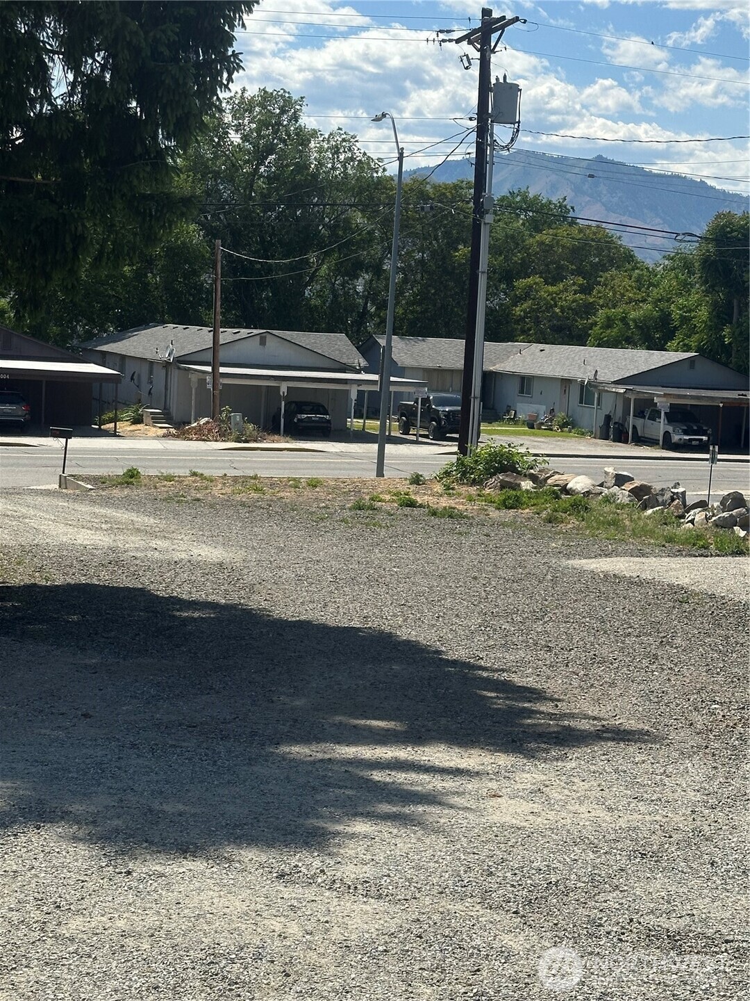 1007 N Baker Ave Property Photo 4