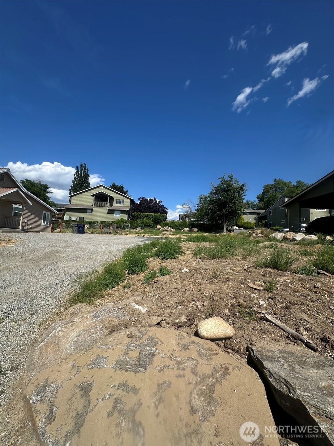 1007 N Baker Ave Property Photo 5