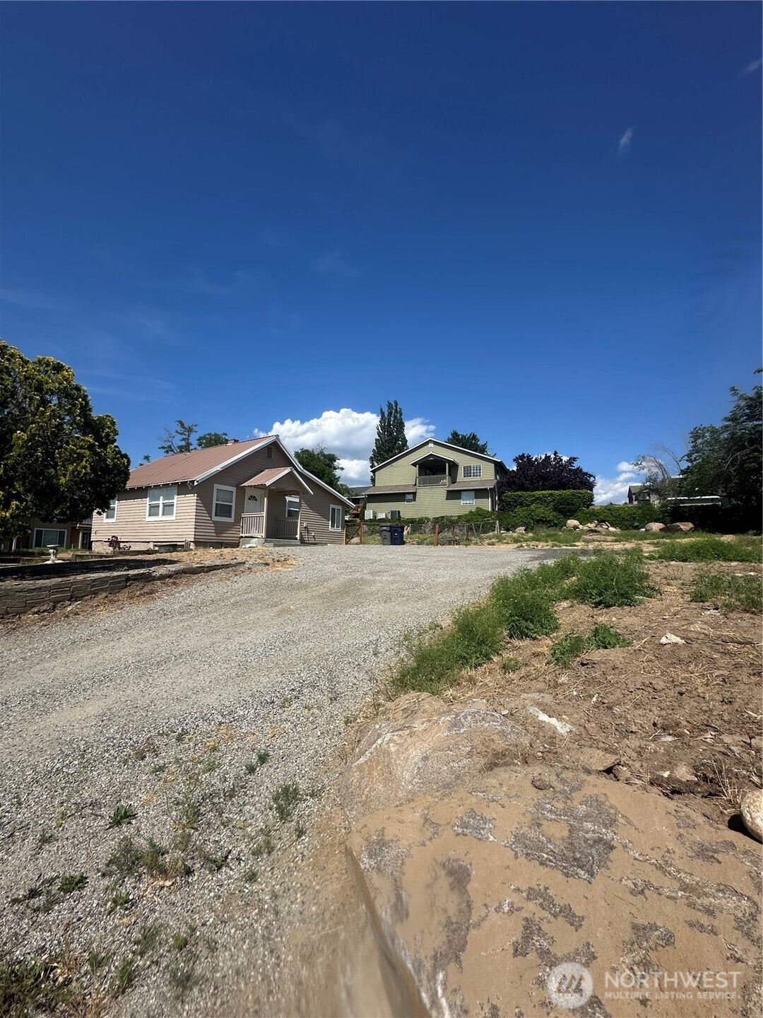 1007 N Baker Ave Property Photo 6