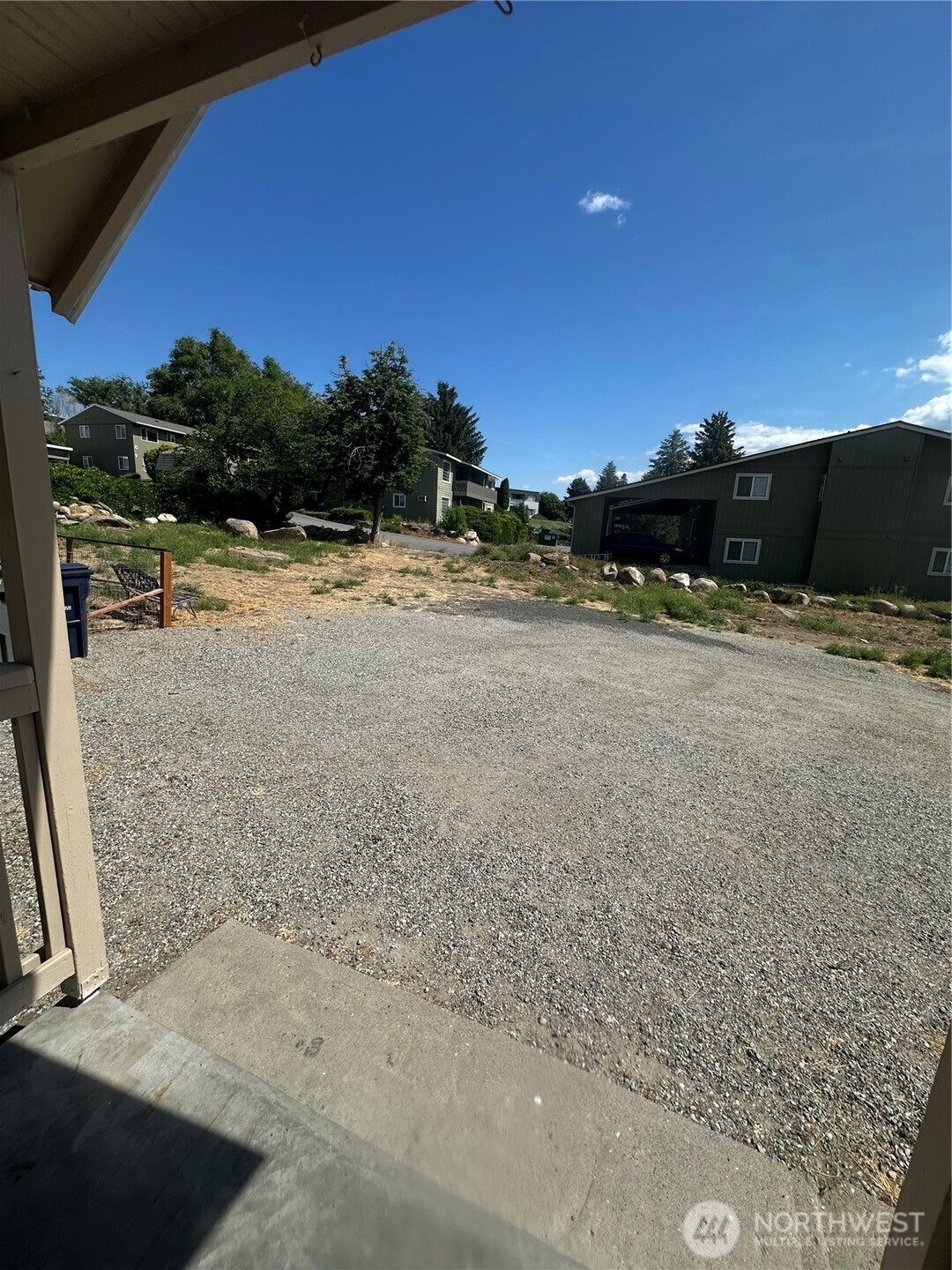 1007 N Baker Ave Property Photo 8