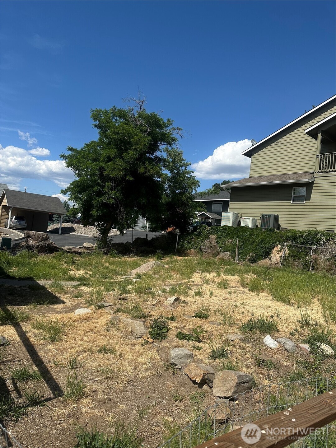 1007 N Baker Ave Property Photo 9