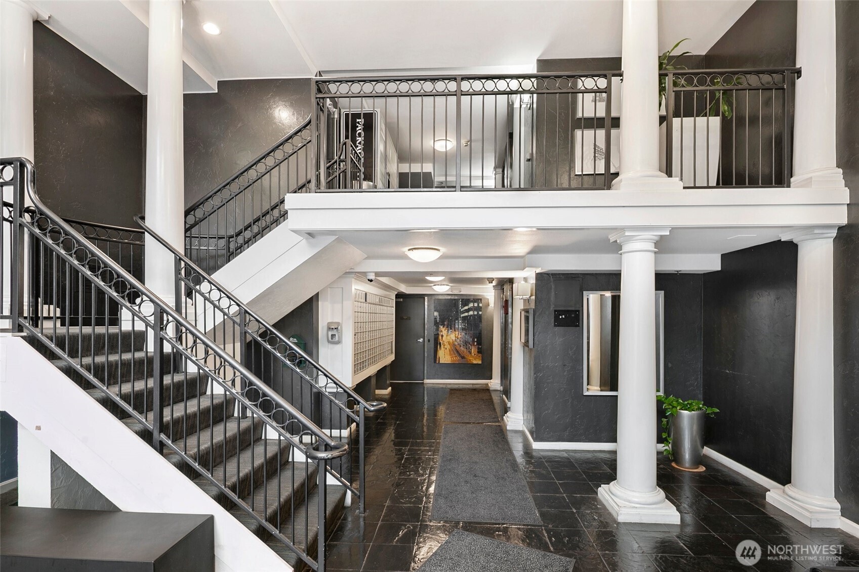 425 Vine Street 614 Property Photo 5