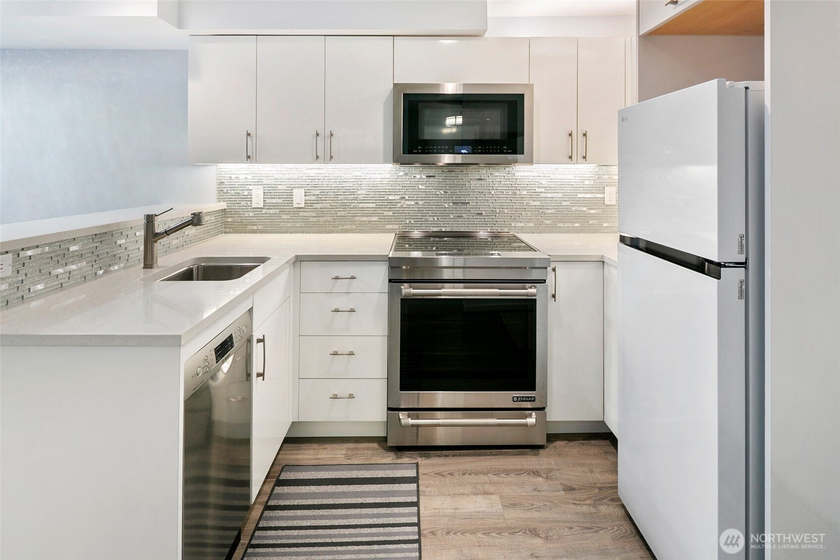 425 Vine Street 614 Property Photo 7