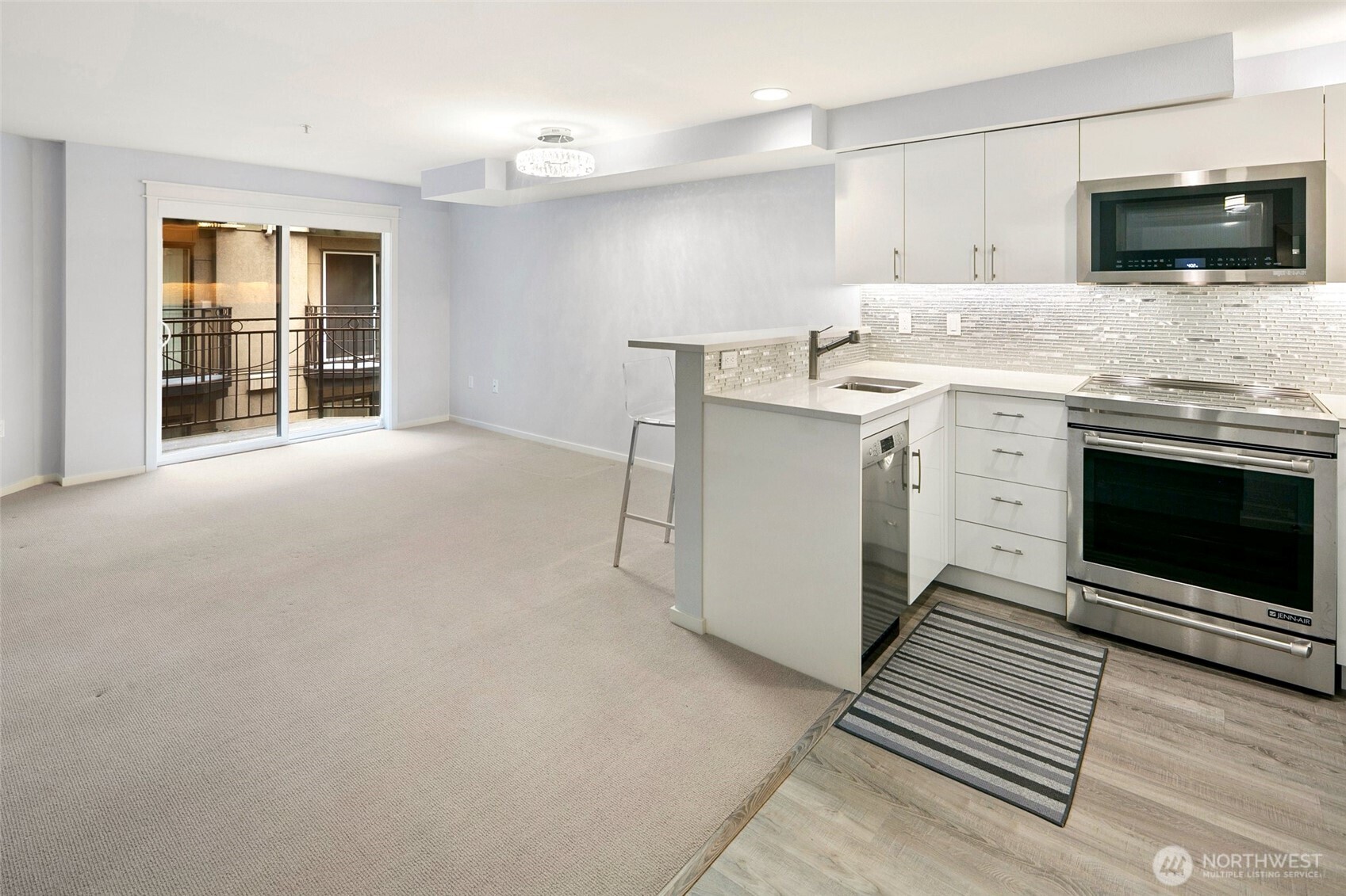 425 Vine Street 614 Property Photo 8