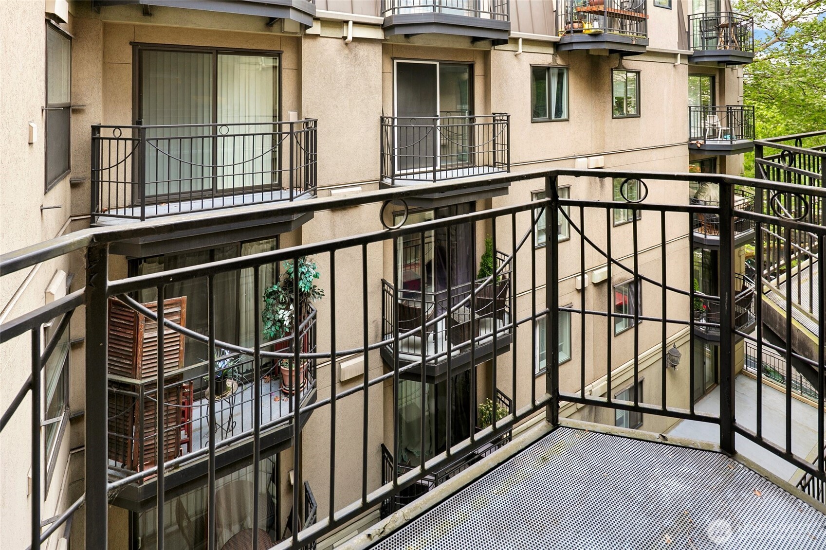 425 Vine Street 614 Property Photo 19