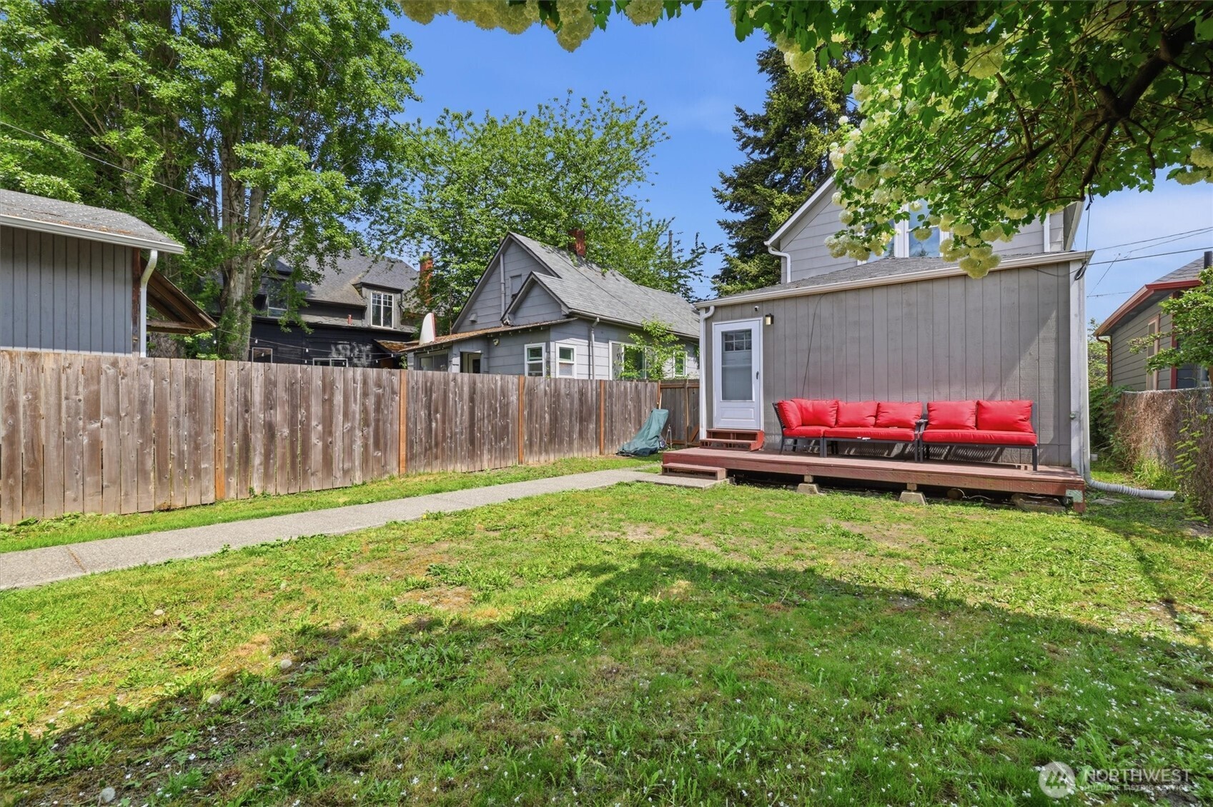 6211 Carleton Avenue Property Photo 6