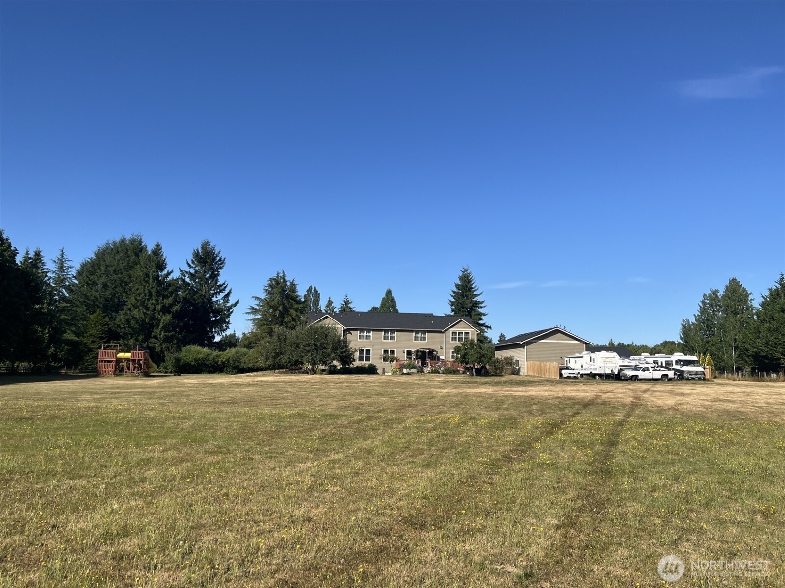 2523055 Property Photo 2