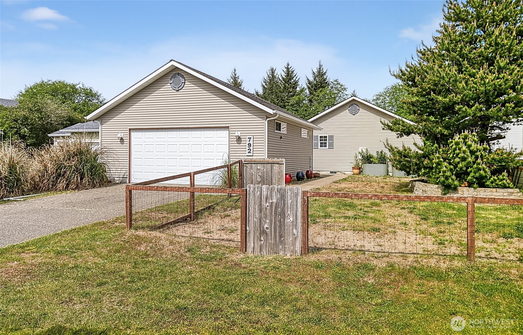 792 Island Circle Property Photo 5