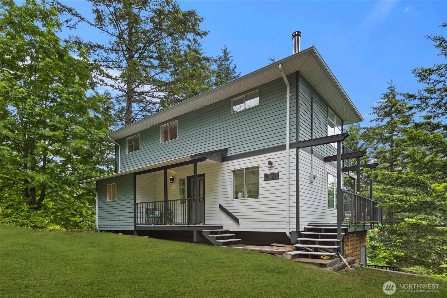 2944 Dogwood Terr Property Photo 2