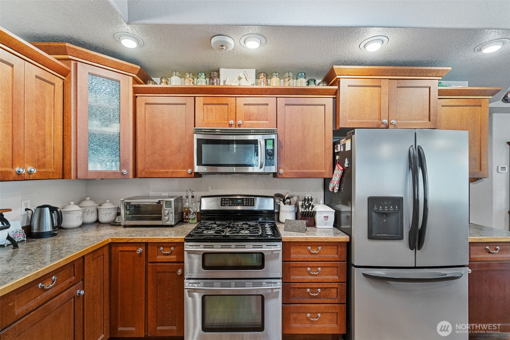 2716 Foron Road Property Photo 4