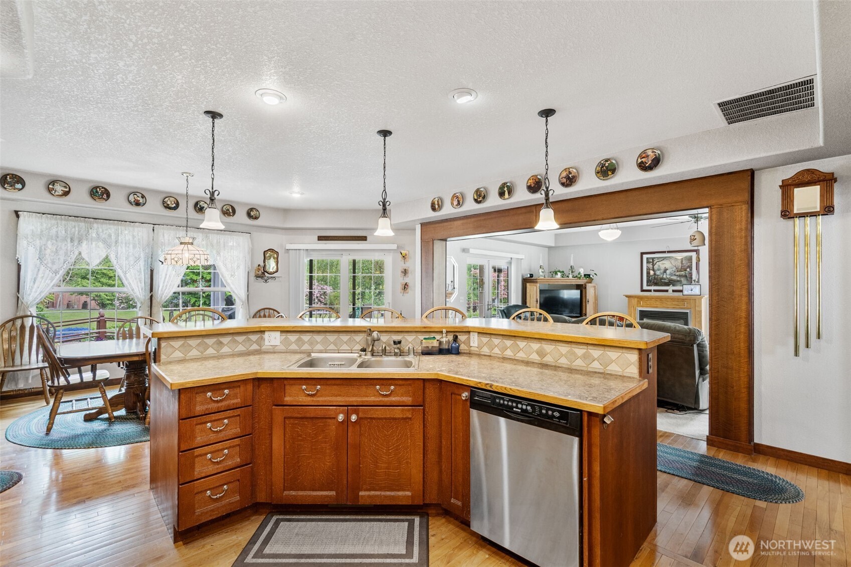 2716 Foron Road Property Photo 5