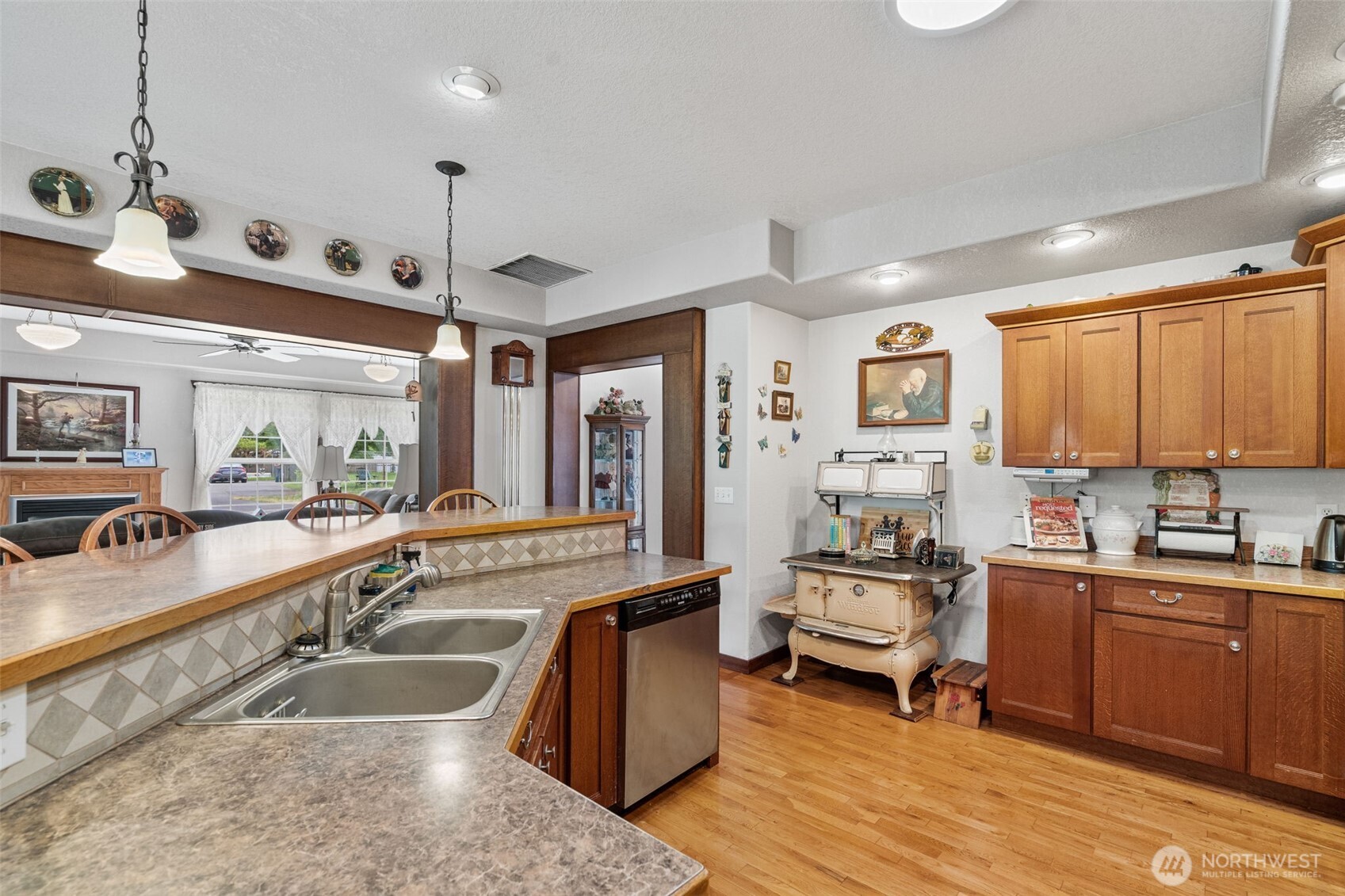 2716 Foron Road Property Photo 6
