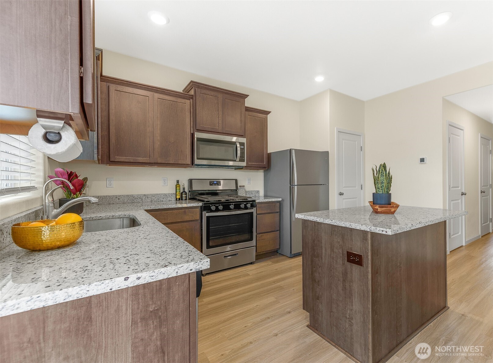 1228 W 16th Avenue Property Photo 11