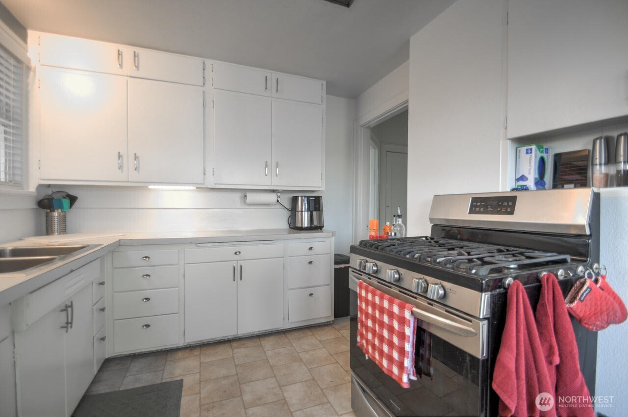 1059 S Market Boulevard Property Photo 6