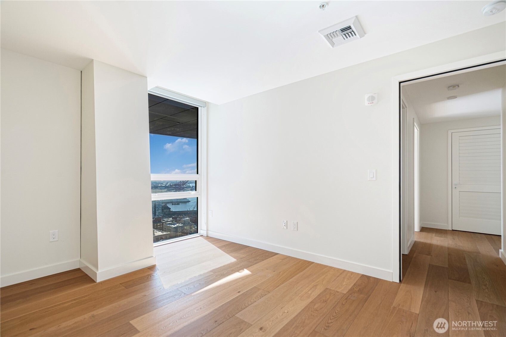 121 Stewart Street 1605 Property Photo 10