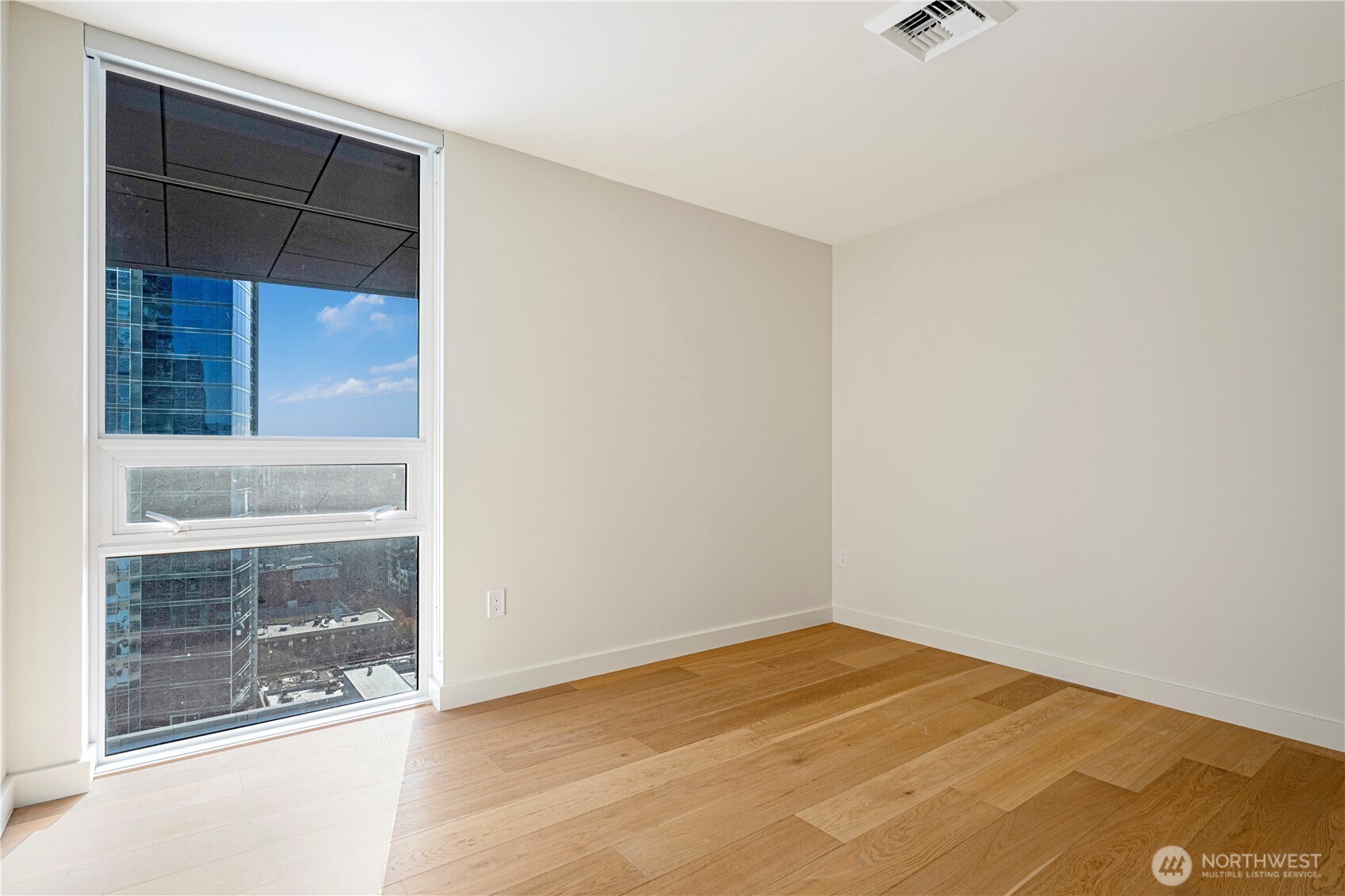 121 Stewart Street 1605 Property Photo 11