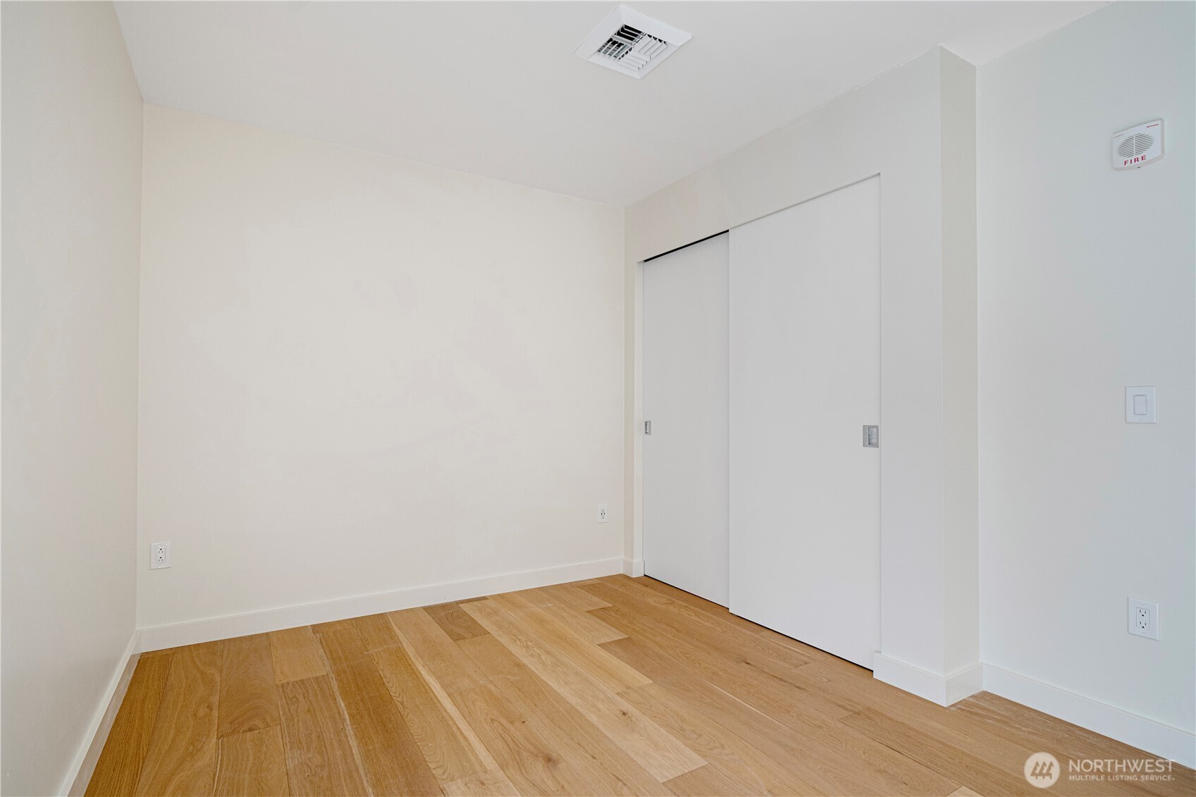 121 Stewart Street 1605 Property Photo 13