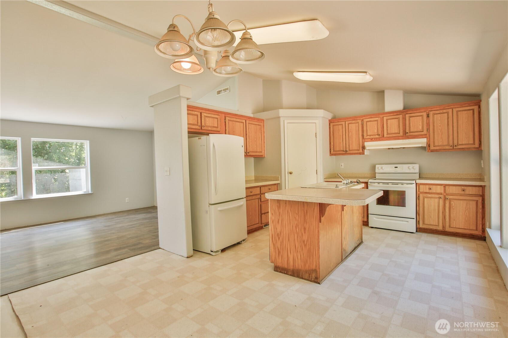 4717 Hansen Drive Property Photo 7
