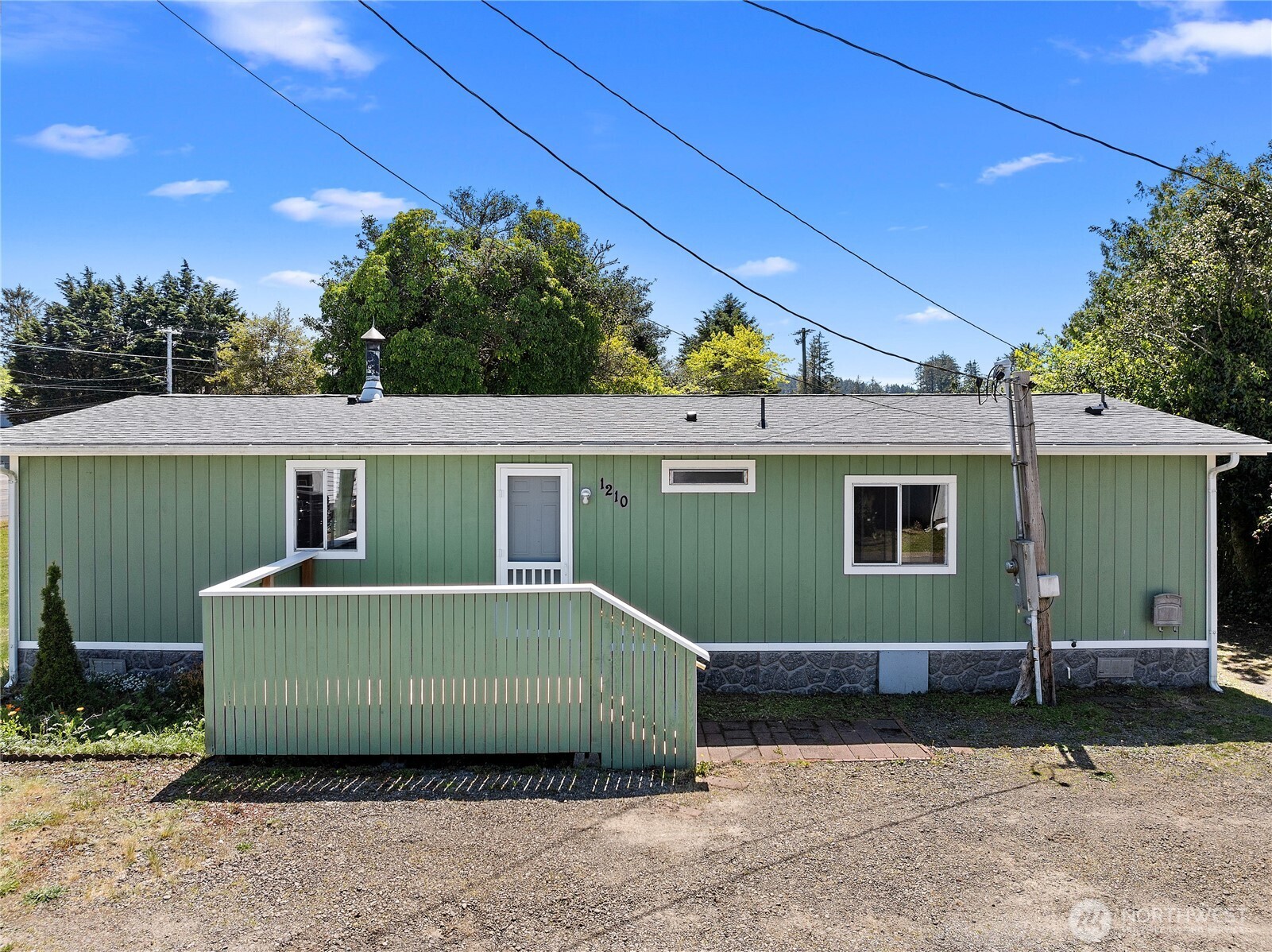 1210 35th Street Property Photo 1