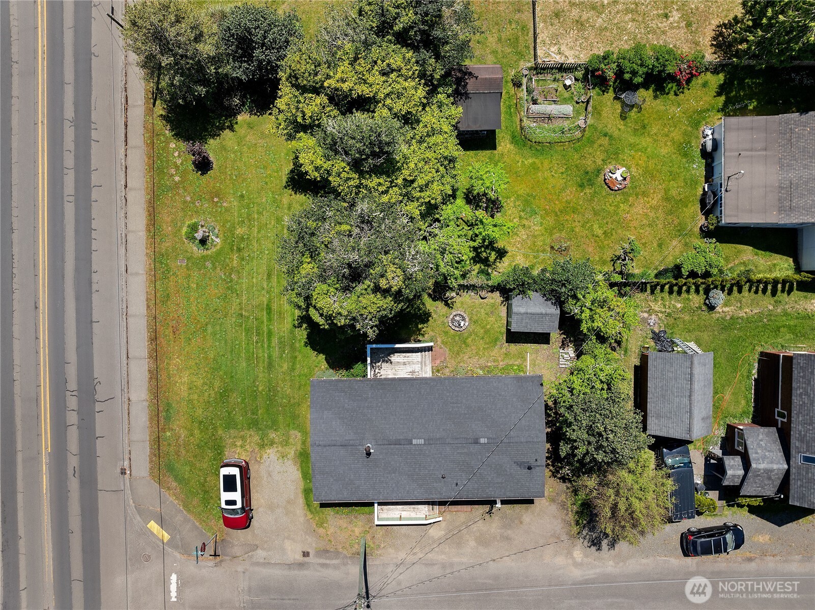 1210 35th Street Property Photo 4