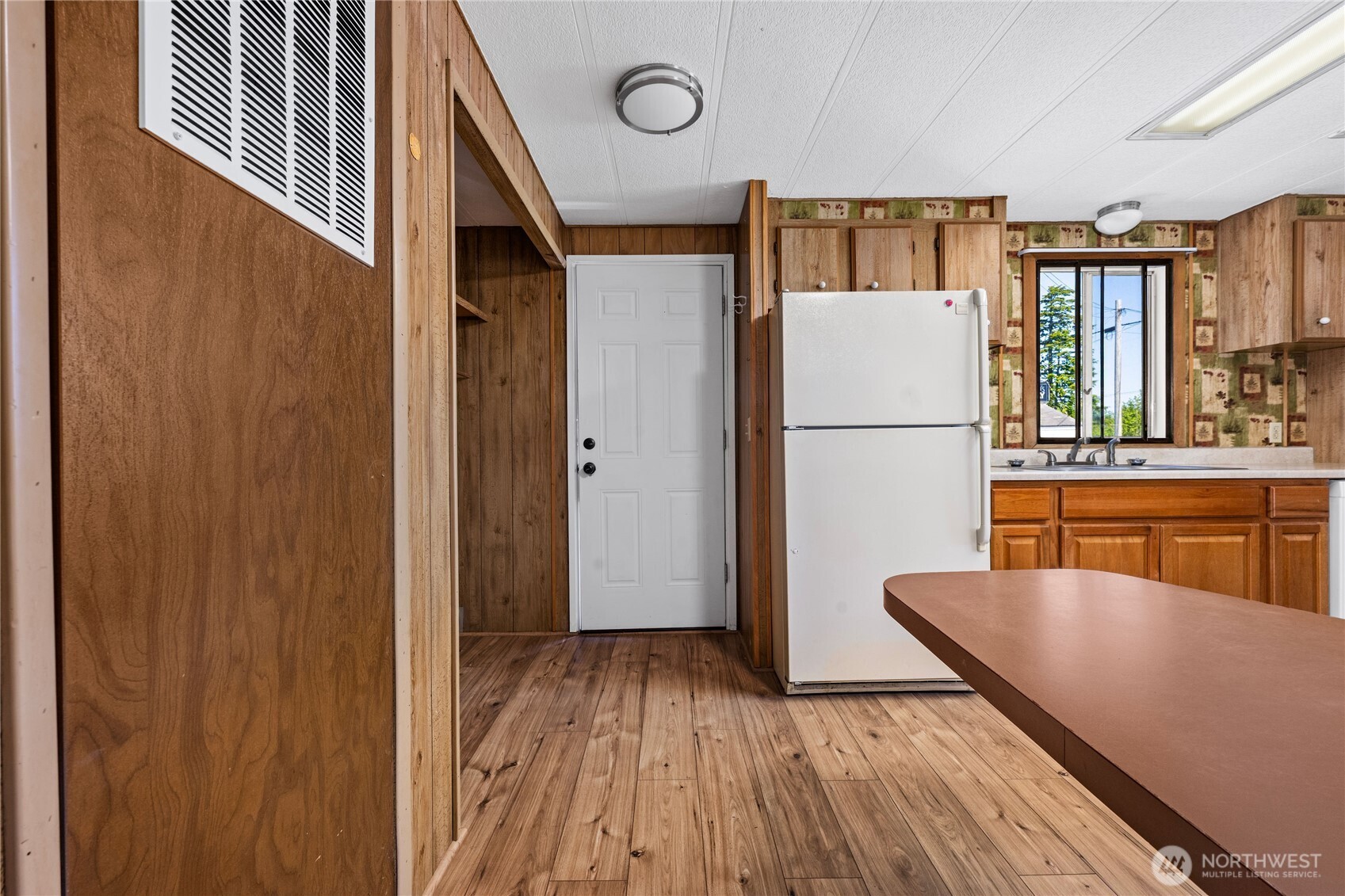 1210 35th Street Property Photo 11