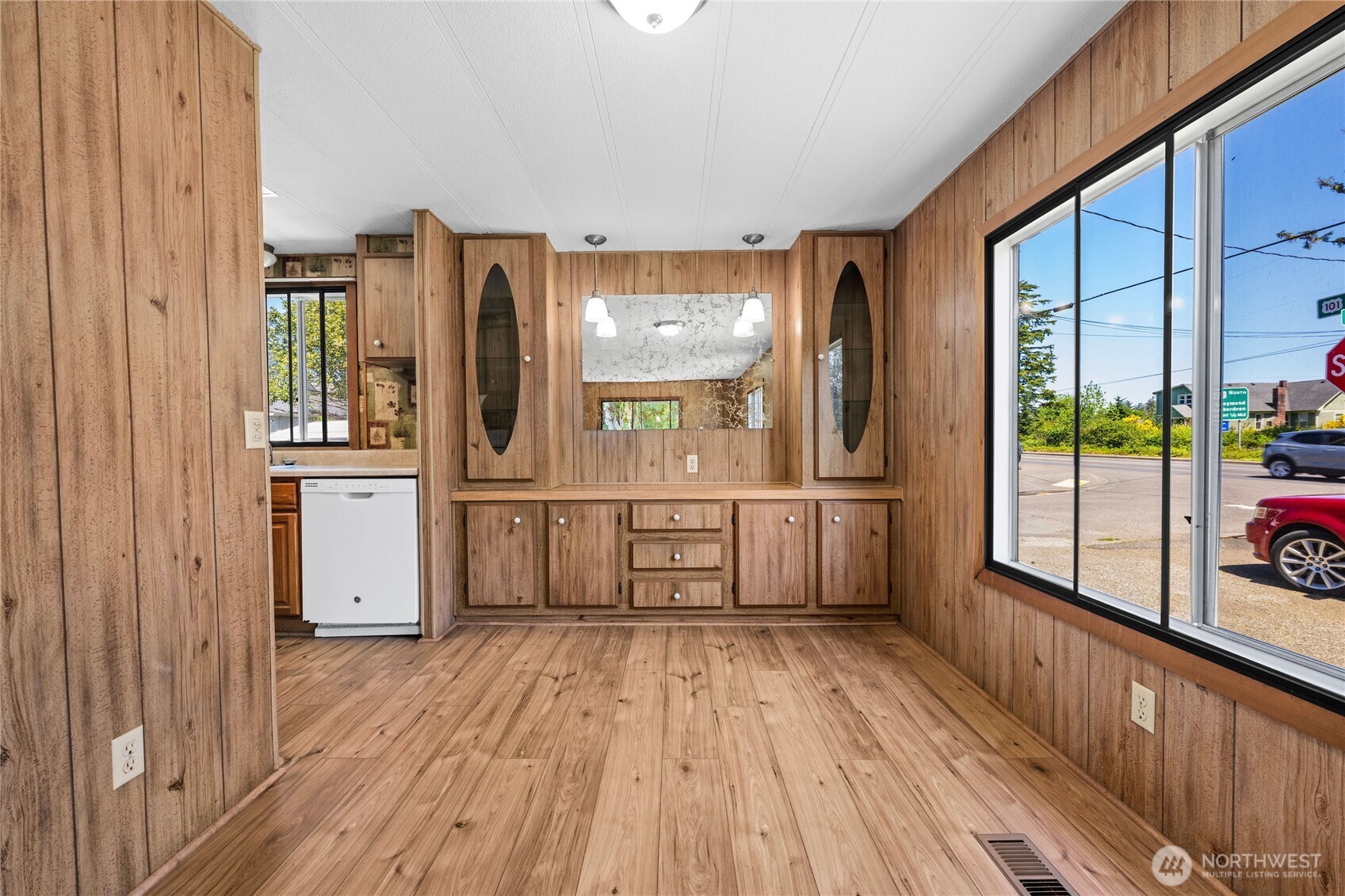 1210 35th Street Property Photo 15