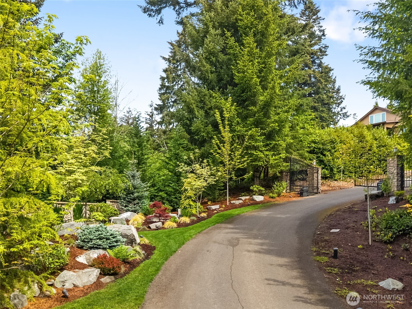 217 Alderwood Drive Property Photo 4