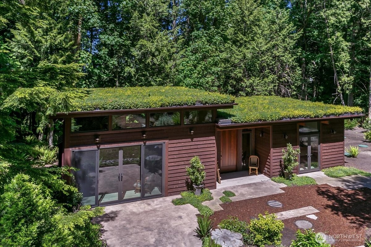 1103 E Ludlow Ridge Road Property Photo 1