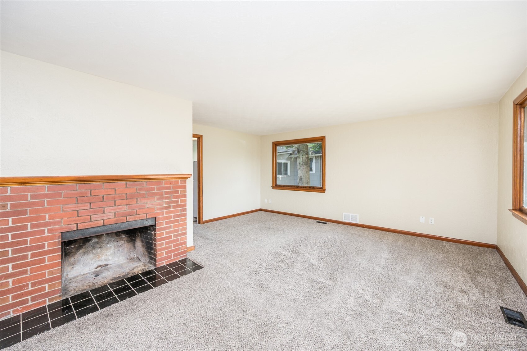 6521 S Park Ave Property Photo 3