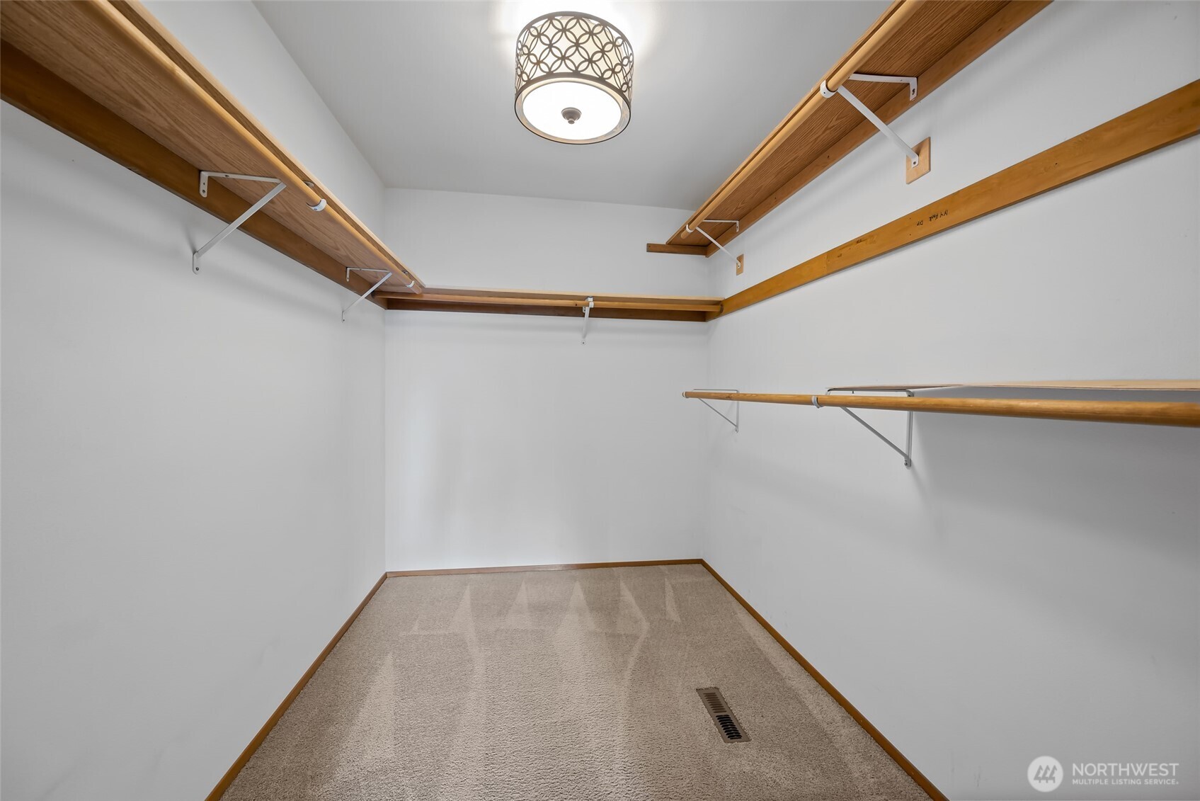 1433 Martha Way Property Photo 18