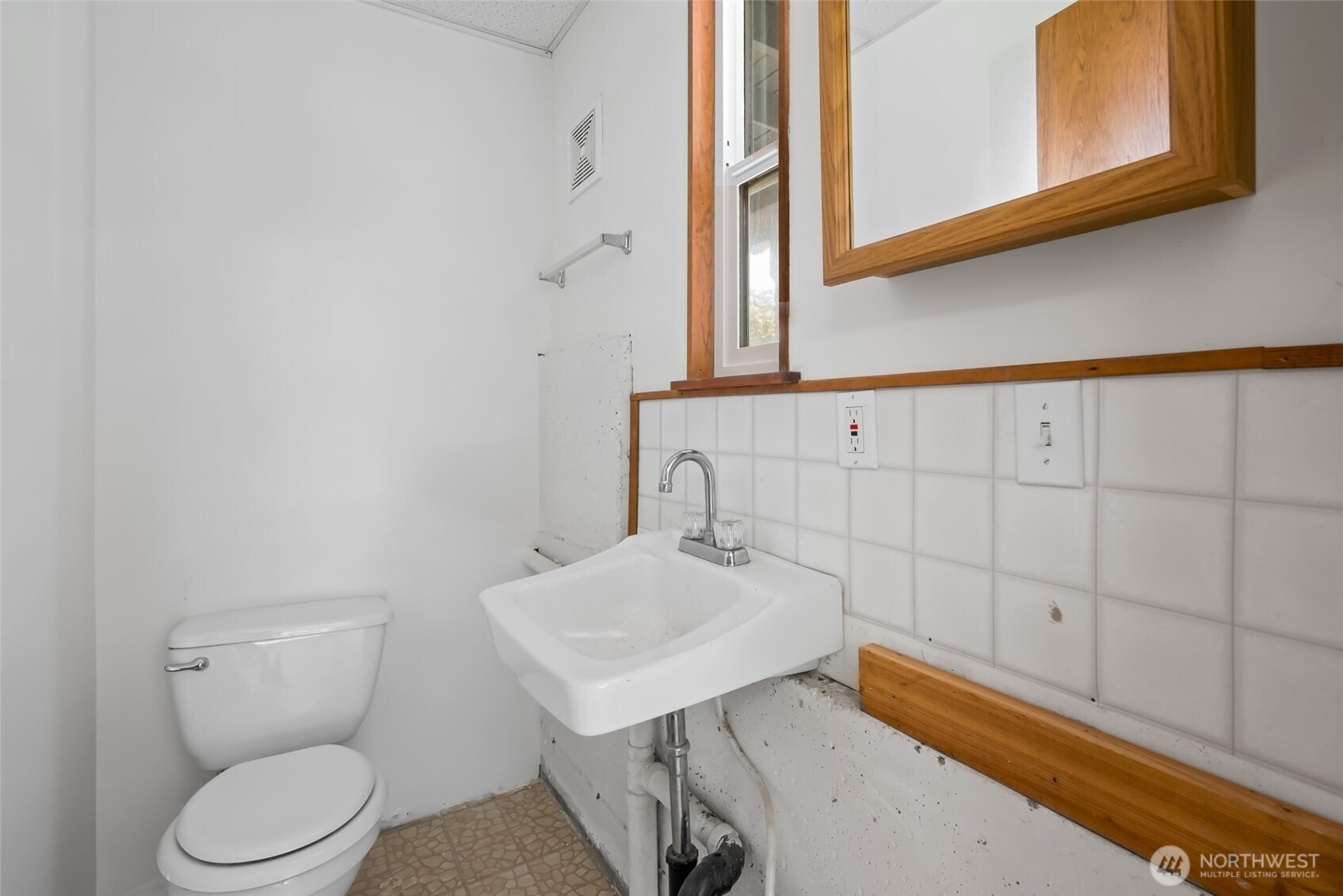 1433 Martha Way Property Photo 33
