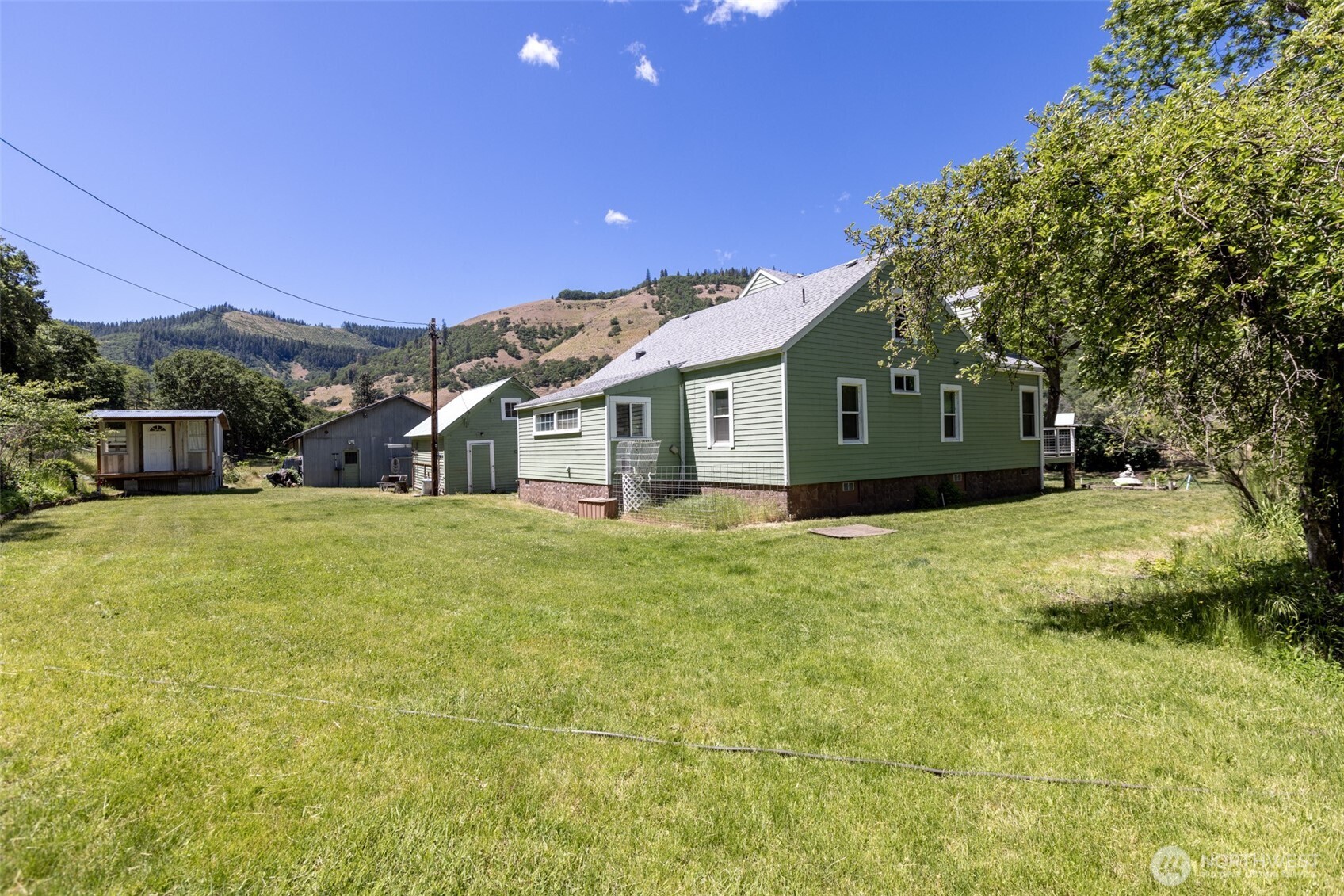 992 Highway 142 Property Photo 32