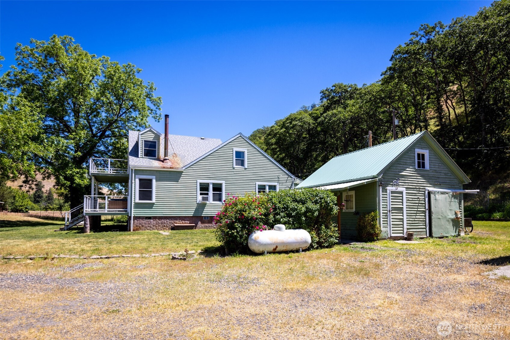 992 Highway 142 Property Photo 33