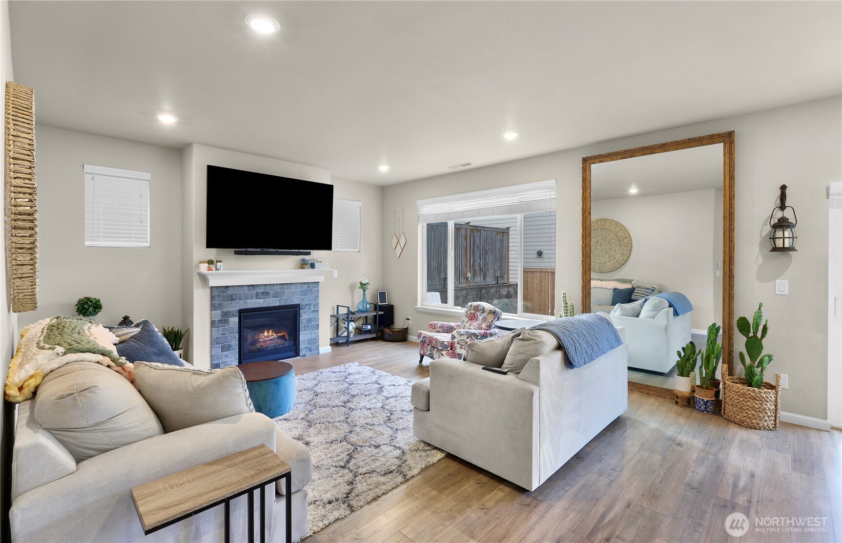 10127 15th Place Property Photo 5