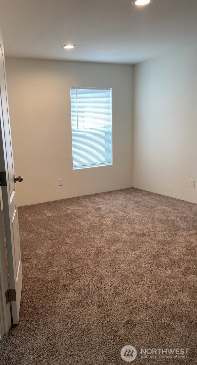 1701 E Burr Avenue Ct 51 Property Photo 18