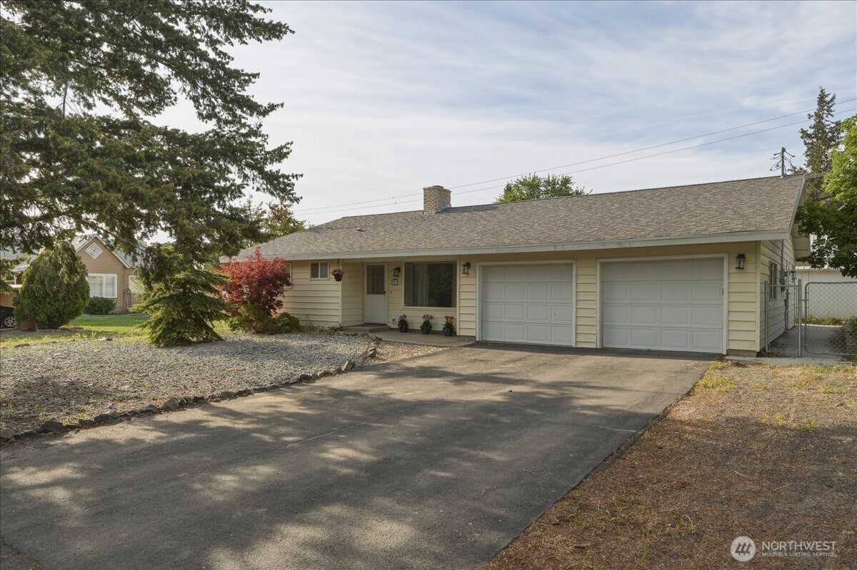 309 W Walnut Street Property Photo 1