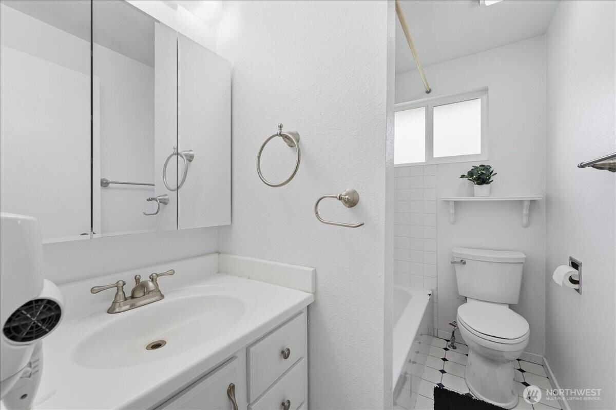 309 W Walnut Street Property Photo 16