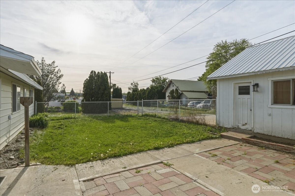 309 W Walnut Street Property Photo 25