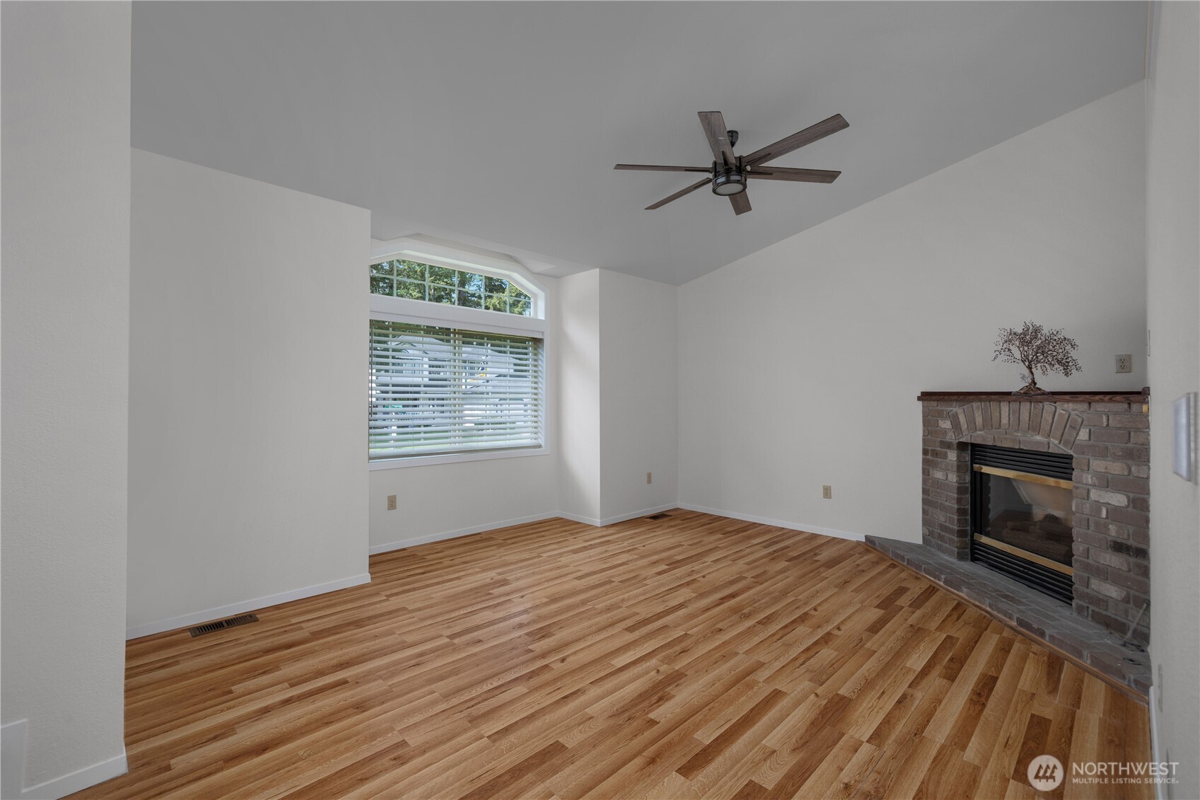 20711 1st Avenue Property Photo 7