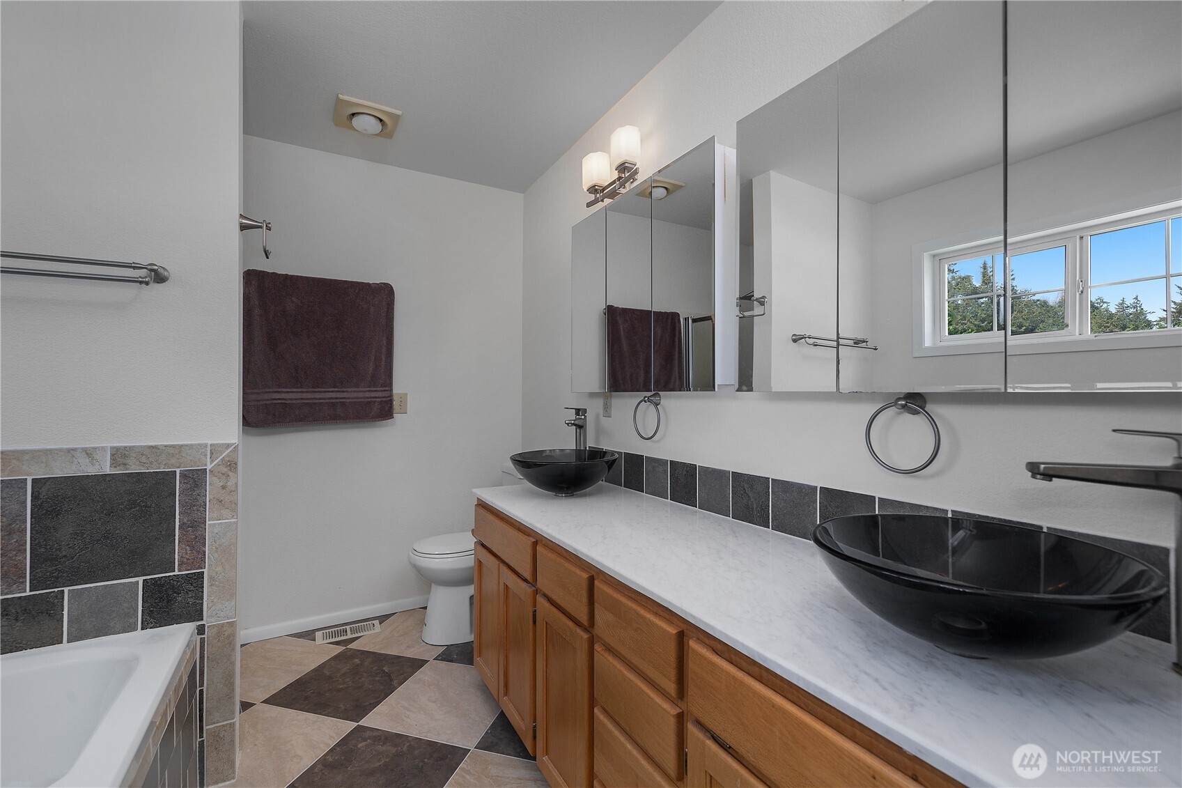 20711 1st Avenue Property Photo 27
