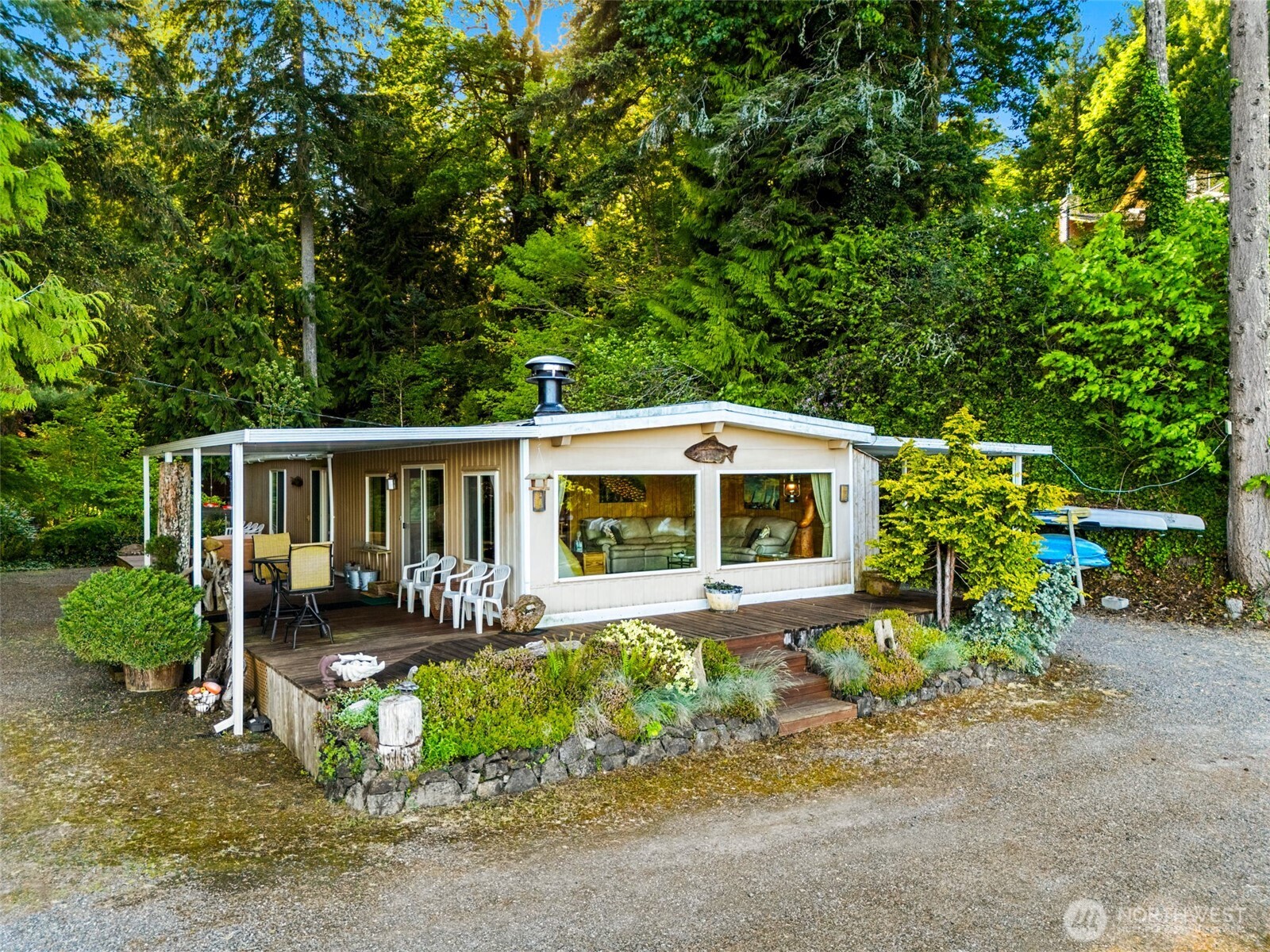 4736 Cooper Point Road Property Photo 5