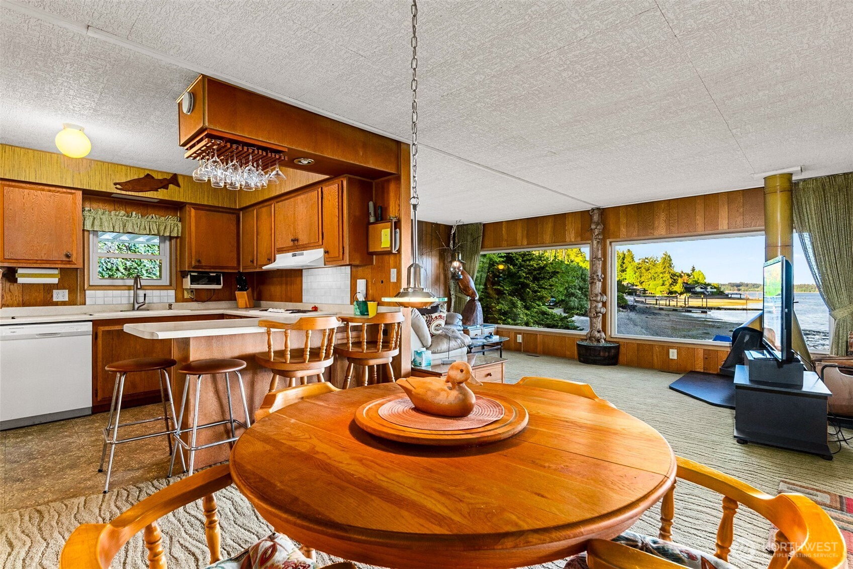 4736 Cooper Point Road Property Photo 16