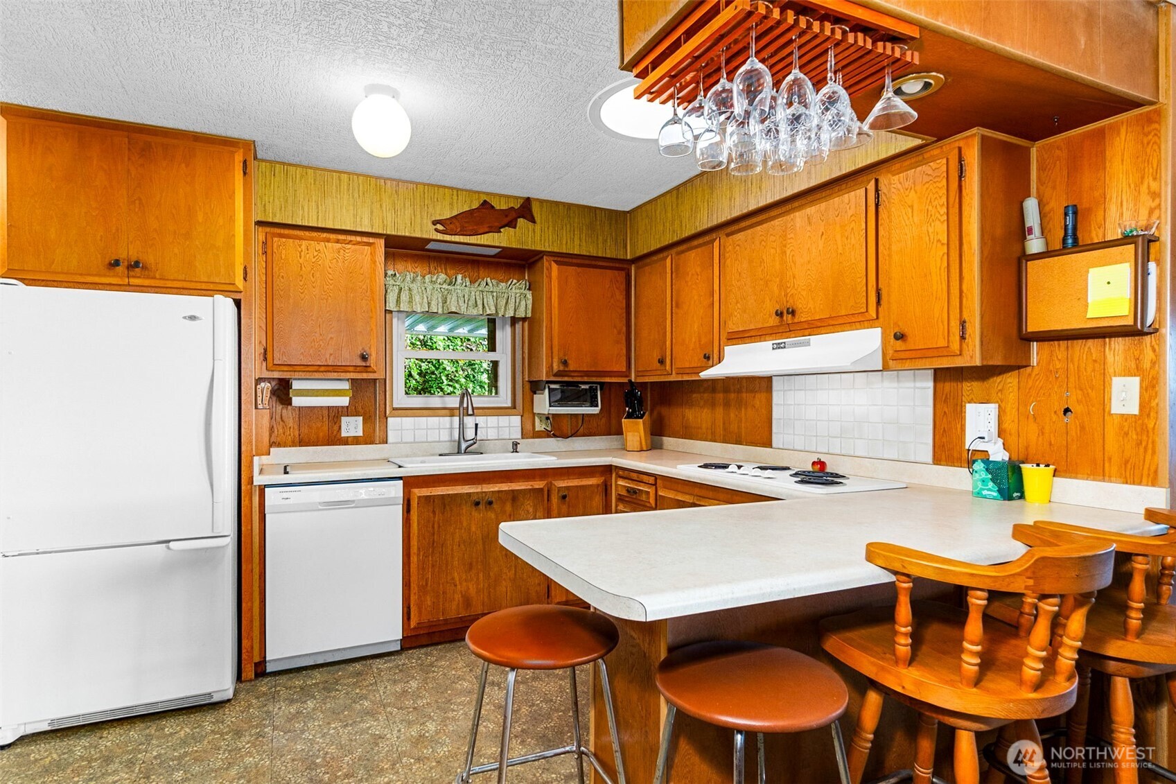 4736 Cooper Point Road Property Photo 19